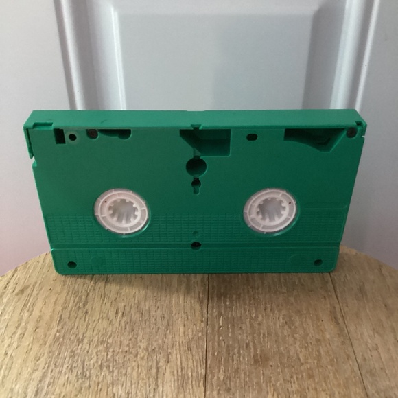 Vintage TELETUBBIES PBS MERRY CHRISTMAS Dipsy’s & Laa-Laa’s Presents VHS tape - Picture 2 of 3